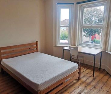 Bedroom House In Bournemouth, BH9 - Photo 4