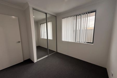 12A Manresa Road, Madora Bay - Easy-Care Living by the Coast - Photo 4