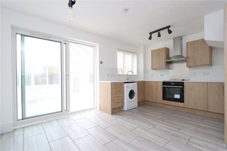 3 bedroom semi-detached house to rent - Photo 5
