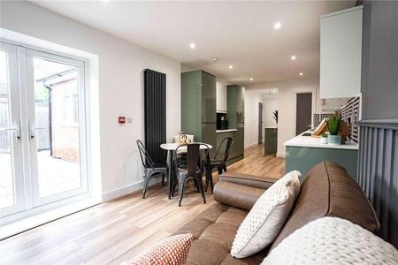 Cobbett Close, Winchester, Hampshire, SO22 - Photo 2