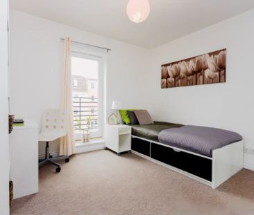 2 Bed Flat With Study - Photo 3