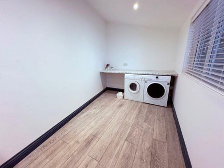 Beach Road - Room 8, South Shields, South Shields, Tyne and Wear, NE33 2LZ - Photo 3