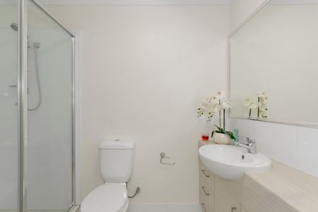 Modern Townhouse Overlooking Parkland - Photo 3