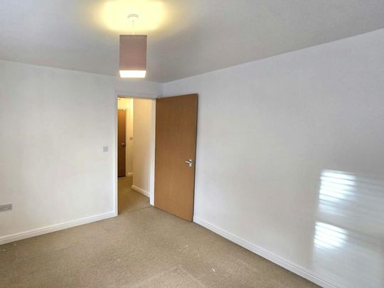 Flat to rent on - Photo 1
