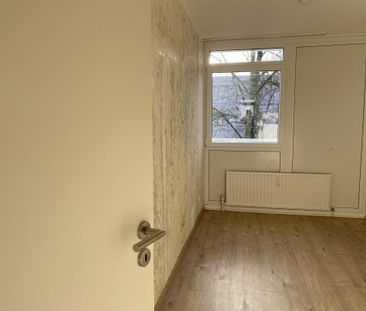 Ihr können Sie ERSTE/R sein! Neubezug nach Sanierung unserer 2-Zimm... - Foto 1