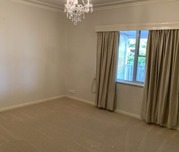 Large Family Home In Sought After East - Photo 4