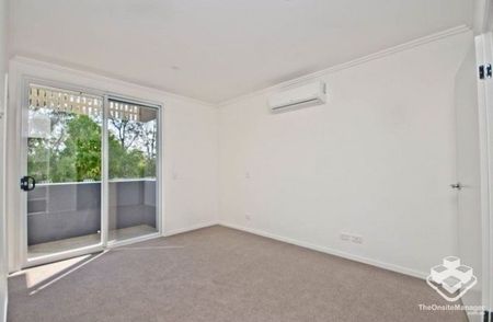 Shared accomodation - Master Bedroom to let - Photo 2