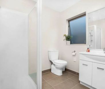 Family-Friendly 4 Bedroom, 2 Bathroom Home - Photo 1