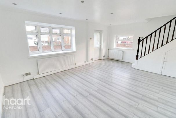 3 bedroom end of terrace house to rent - Photo 1