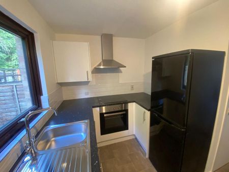 2 bedroom terraced house to rent - Photo 5