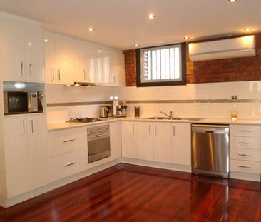 15 Industry Lane, Coburg - Photo 4