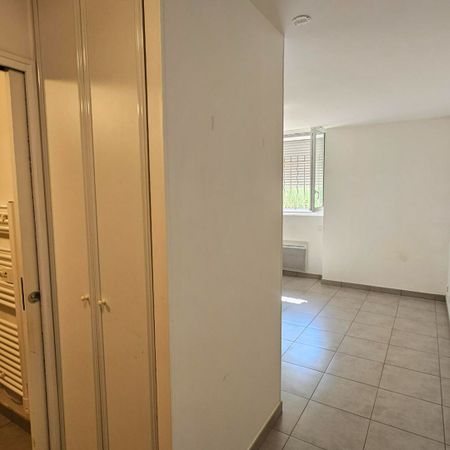 Location Appartement 1 pièce 21m² - Photo 3