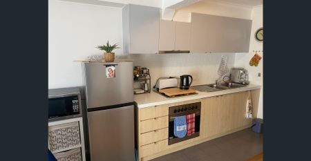 Neat one bedroom furnished apartment in ideal location. - Photo 4