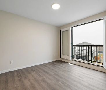 Garrison Green/Citadel — T4 - 3 Bed 2.5 Bath + Garage - Photo 1