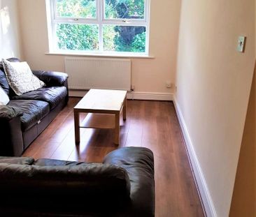 4 bedroom semi-detached house to rent - Photo 3