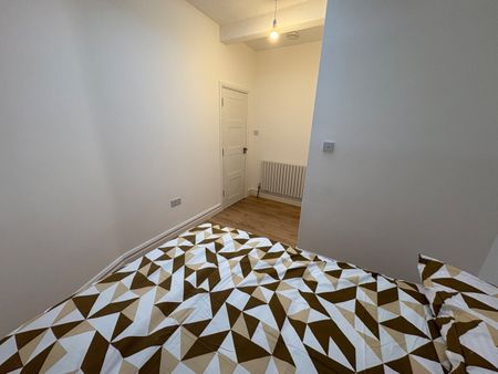 Room in a Shared Flat, Stoke Newington High Street, N16 - Photo 4