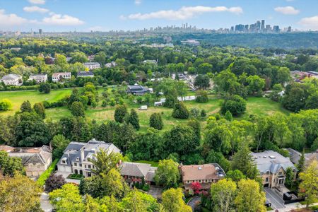 For Lease - 11 Tudor Gate, Toronto, Ontario - Photo 2