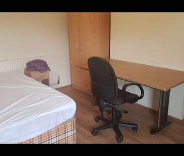 Room in a Shared Flat, Lower Broughton Road, M7 - Photo 3