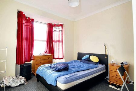 3 bedroom flat to rent - Photo 2