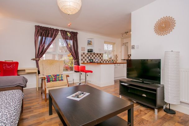 Two Bedroom Flat For Let North Villas Camden NW1 - Photo 1