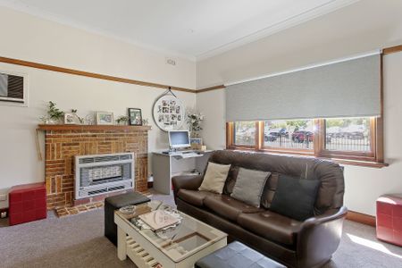 6 Carpenter Street, Kangaroo Flat - Photo 2