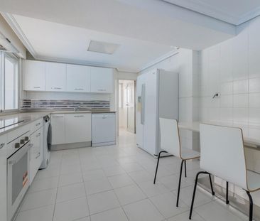 Casa en alquiler en Las Rozas con vistas, piscinas, padel y todas l... - Photo 6