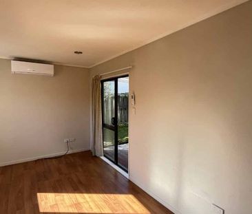 Lovely 2 bedroom home in Sunnynook - Photo 5