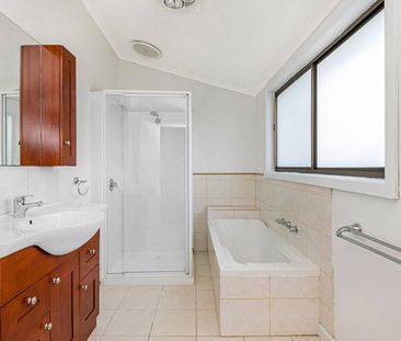 Three-Bedroom Home in Golden Square - Photo 5