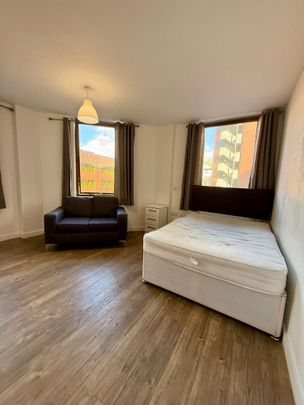 Studio to rent - Photo 1