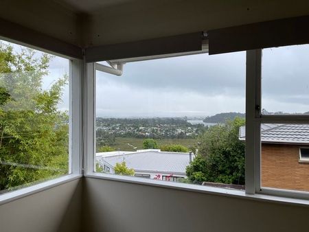 Sunny 2 bedroom unit with a view - Photo 3