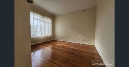 4 Bedroom family home - Photo 3