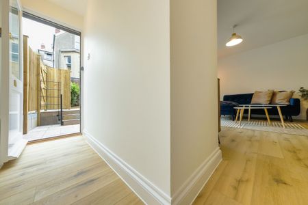 2 Bedroom Home – Medium Let - Photo 4