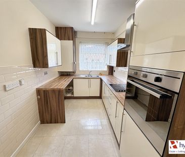 London Close, Wigan, WN5 0QQ - Photo 4