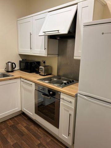 3 bedroom apartment to rent - Photo 3