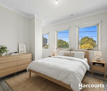 Charming Townhouse in Vibrant Dandenong - Photo 3