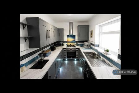 2 bedroom terraced house to rent - Photo 2
