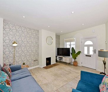 A fully furnished two bedroom cottage in a beautiful position close to the River Thames in sought after Bray. - Photo 5