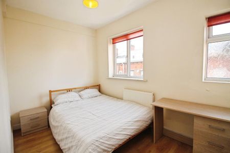 4 bedroom terraced house to rent - Photo 4