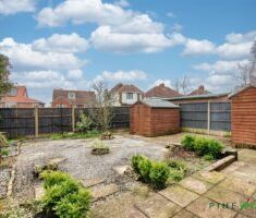 3 BEDROOM House - Detached - Photo 2