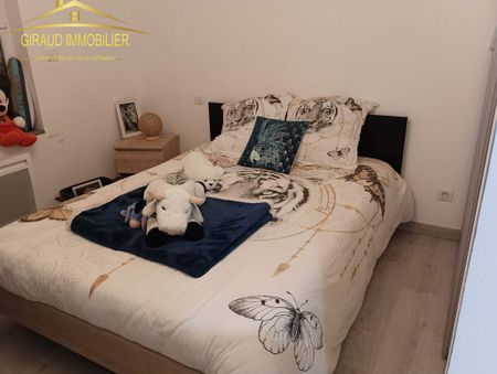 Location Appartement 4 pièces 90m² CHARLIEU 42190 - Photo 4
