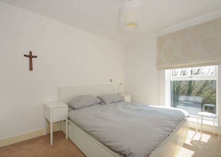 Coombe Lane, SW20 0BS, London - Photo 2