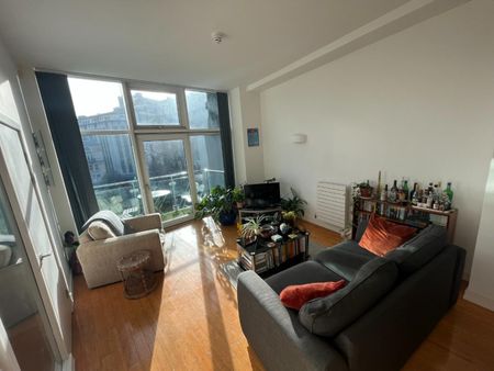 2 bedroom Flat To Let - Photo 3