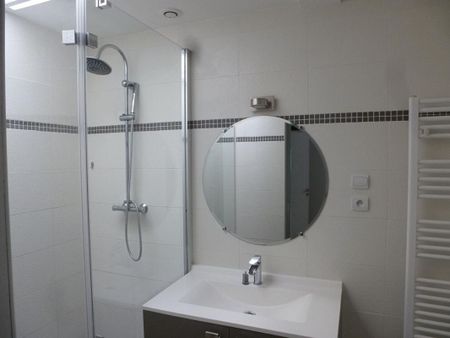 Location Appartement 2 pièces 82m² LA ROCHELLE 17000 - Photo 3