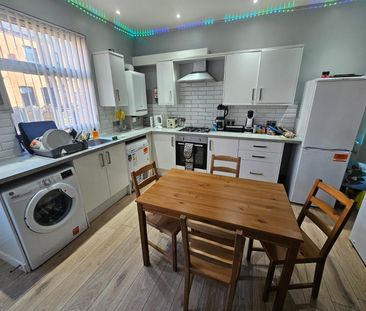 3 Bed - 32 Hessle Terrace, Hyde Park, Leeds - LS6 1EQ - Student - Photo 1