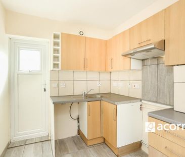 3 bedroom end of terrace house to rent - Photo 4