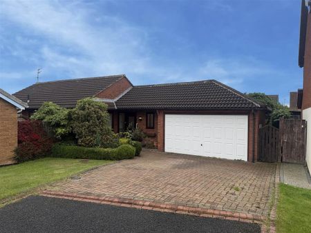 3 bedroom detached bungalow to rent - Photo 2