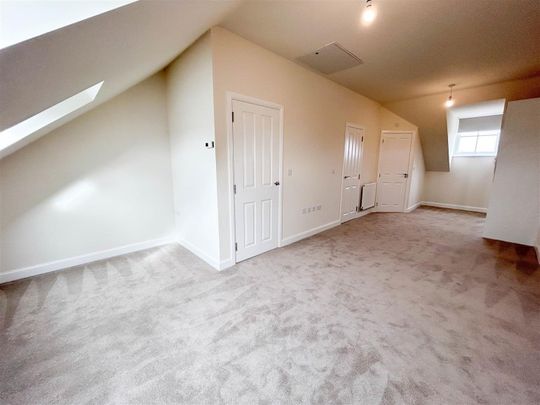 3 Bedroom House - Terraced - Photo 1