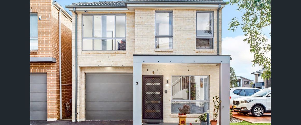 Elegant 4-Bedroom Family Residence in a Prime Location - Zoned for Riverbank Public School - Photo 1