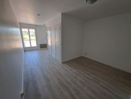 STUDIO Villeneuve Les Avignon 1 pièce(s) 24.42 m2 - Terrasse, - Photo 4