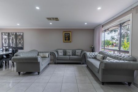 Lovely 4-Bedroom Home - Photo 3